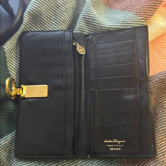 Salvatore Ferragamo Black Leather Wallet with Gold Hardware EUC!!!! - Picture 9 of 16